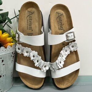 Autenti White Floral Women's Leather Sandals